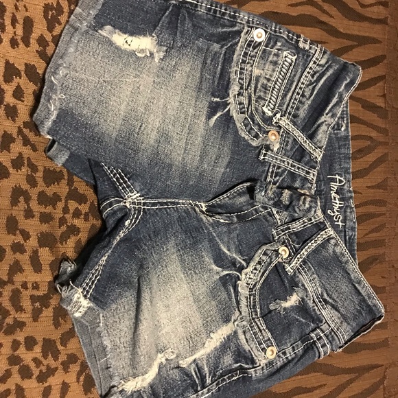 Shorts - Picture 7 of 8